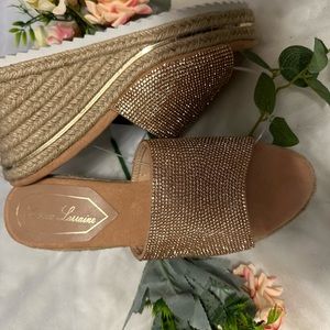 Lauren Larraine Rose gold platfrom size 8 comfy and cute